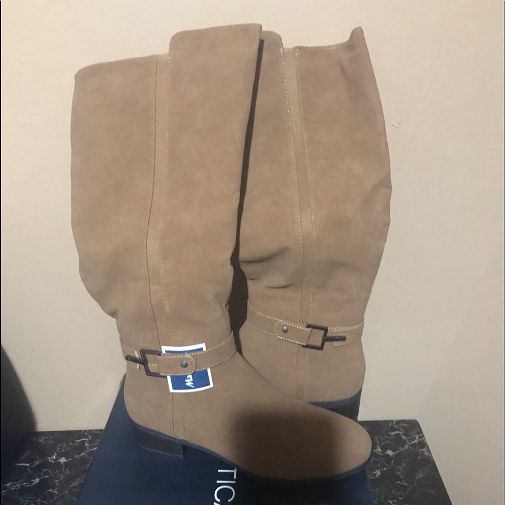 NWT Minetta/Tan 2 inches heel boots